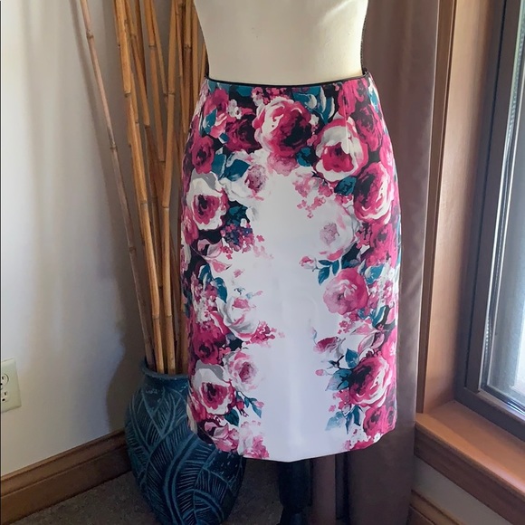 White House Black Market Dresses & Skirts - WHITE HOUSE BLACK MARKET WHBM Floral Pencil Skirt